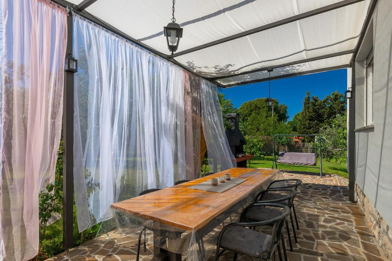 Holiday House Chill Out Loborika Marčana Zewnętrze zdjęcie
