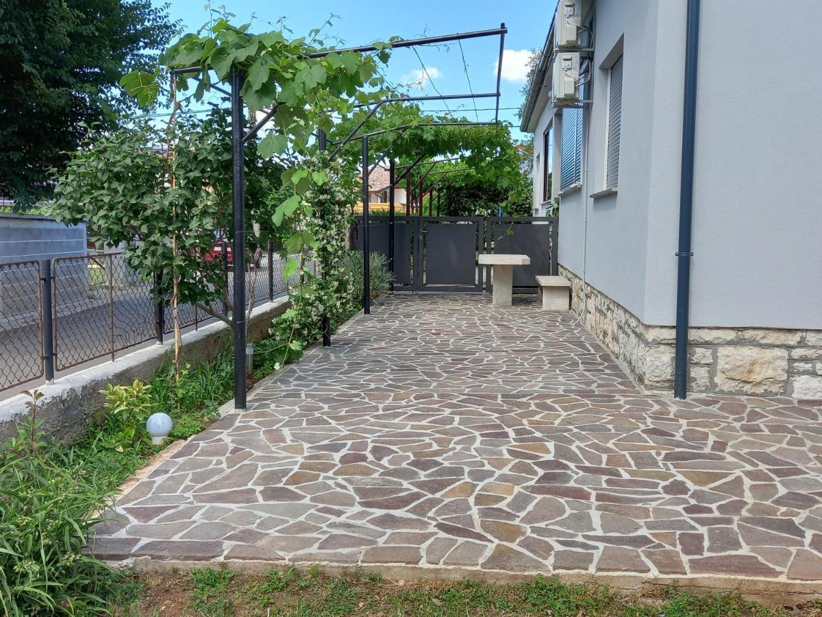 Holiday House Chill Out Loborika Marčana Zewnętrze zdjęcie